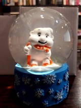 Snow Globe - თოვლის გუნდა თხილამურებით